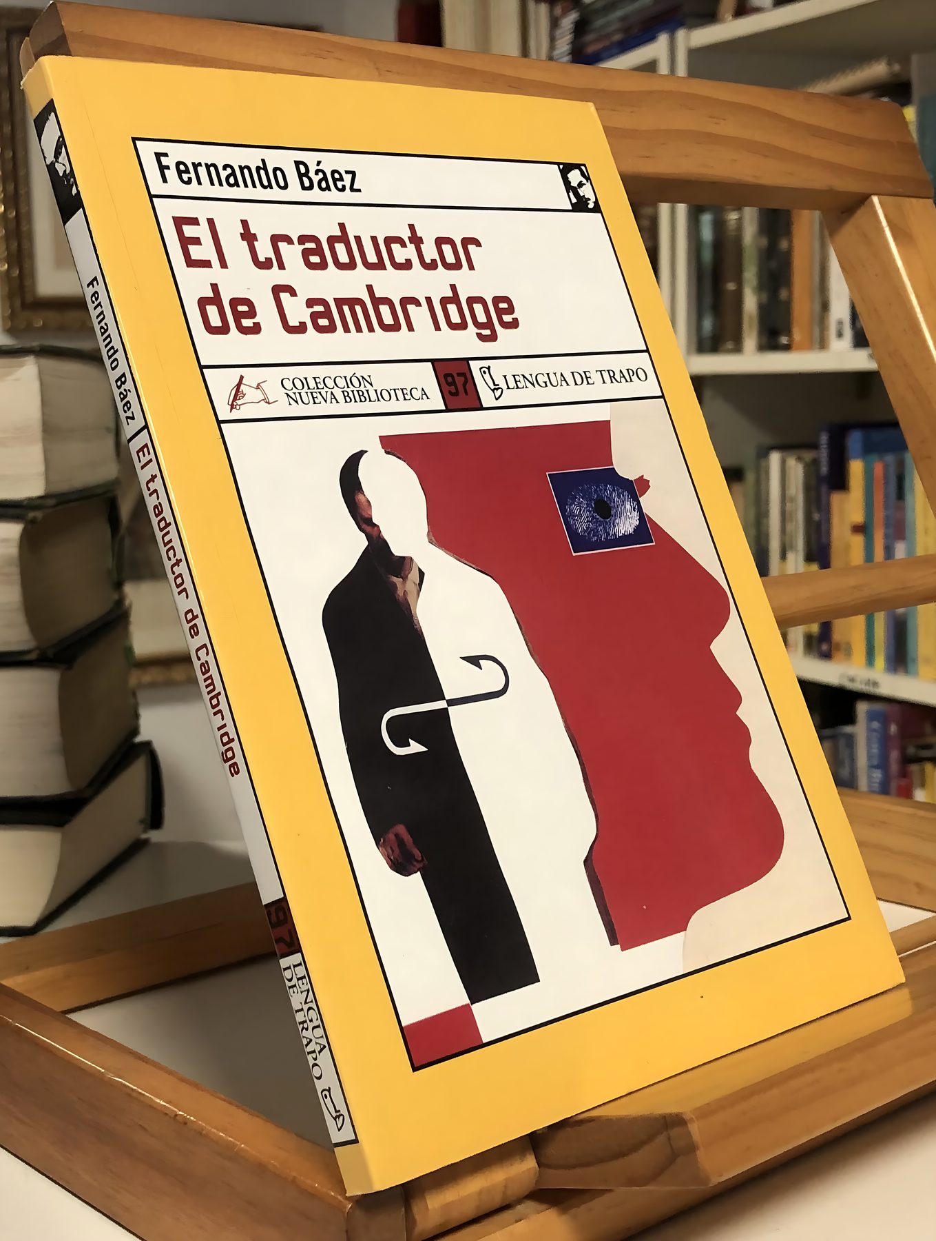 Cover of the novel El traductor de Cambridge